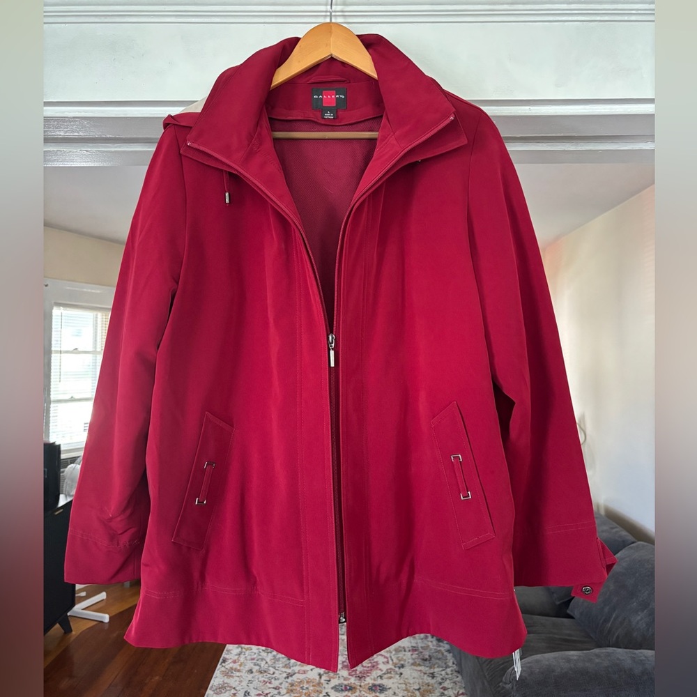 NWT WINDBREAKER/RAIN JACKET

WOMENS SIZE LARGE 

BRAND IS “GALLERY” FOR MACYS